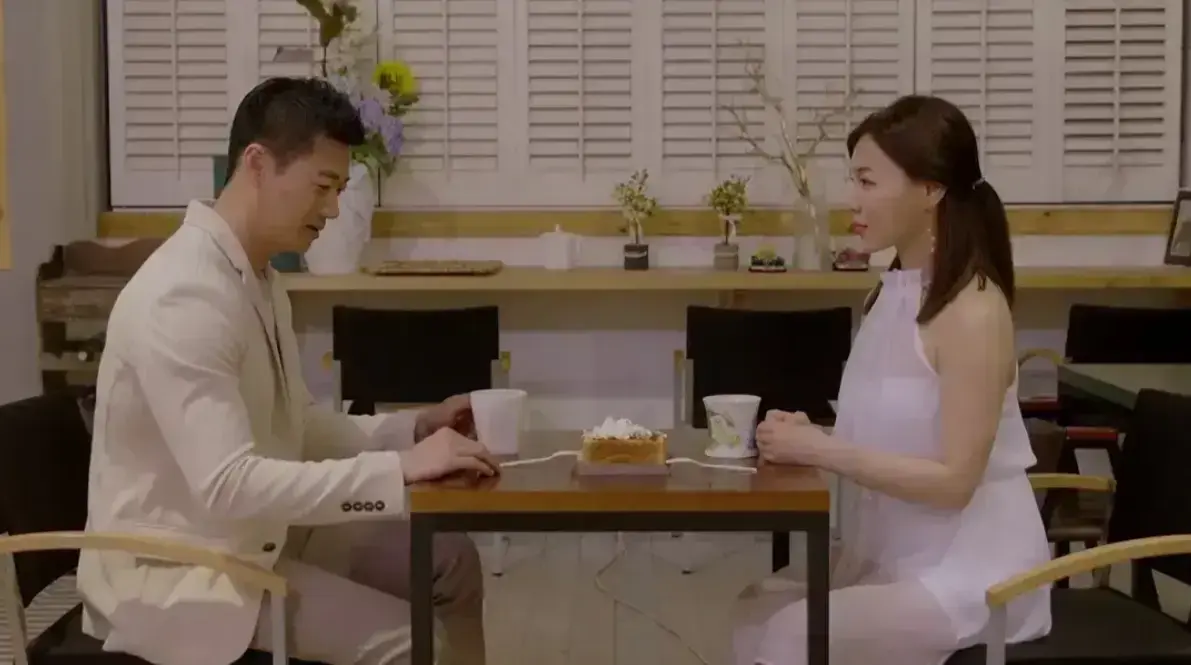 《邻居家妻子》韩国电影未删减1080P韩语中字-在线观看邻居家妻子高清完整版-百度网盘夸克迅雷下载-乏味婚姻中的情感越界