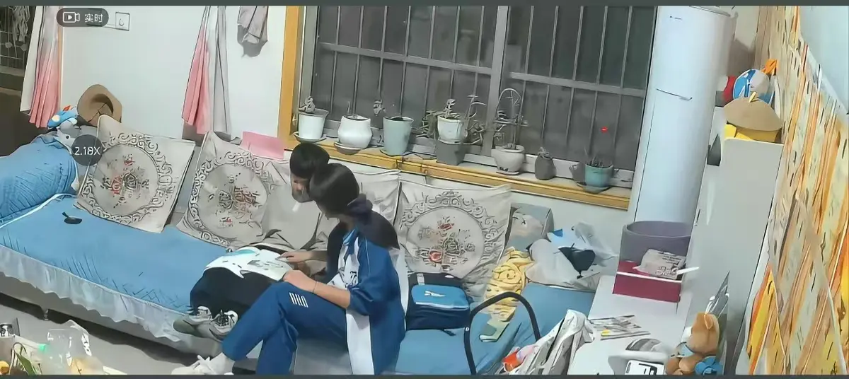 《来自姐姐的爱》无删减完整版在线播放-姐姐管教弟弟真实瞬间-高清正片免费下载看全集-来自姐姐的爱暖心姐弟互动日常
