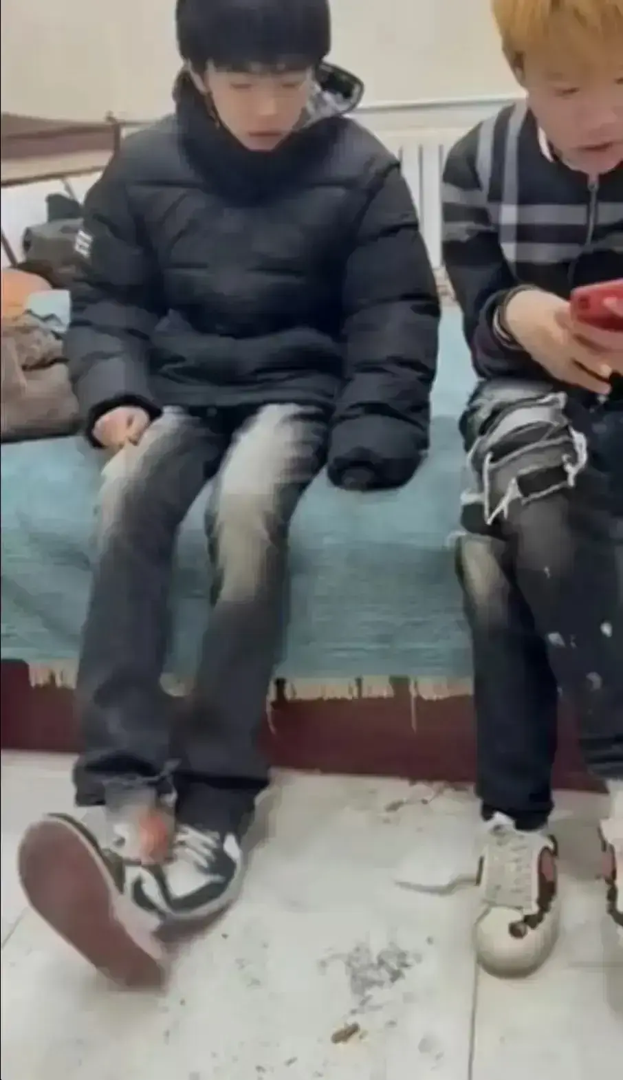 《校园轻奢男孩事件视频》未删减版1080P超清播放-校园轻奢男孩事件视频完整过程回放-轻奢小子原视频免费在线观看