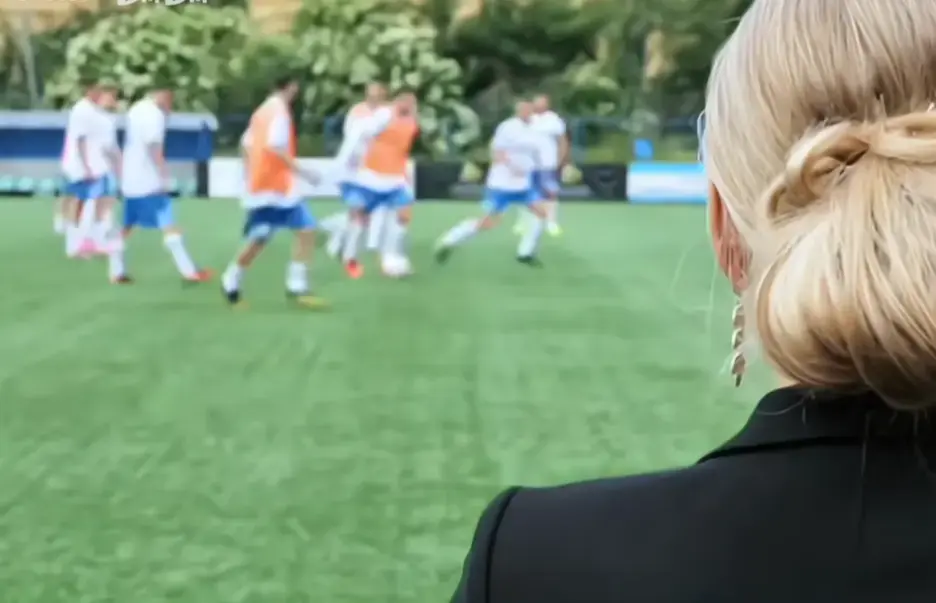 《footballersmoms》无删减版免费观看-法国喜剧《足球队的女老板们》高清完整版-在线HD画质播放