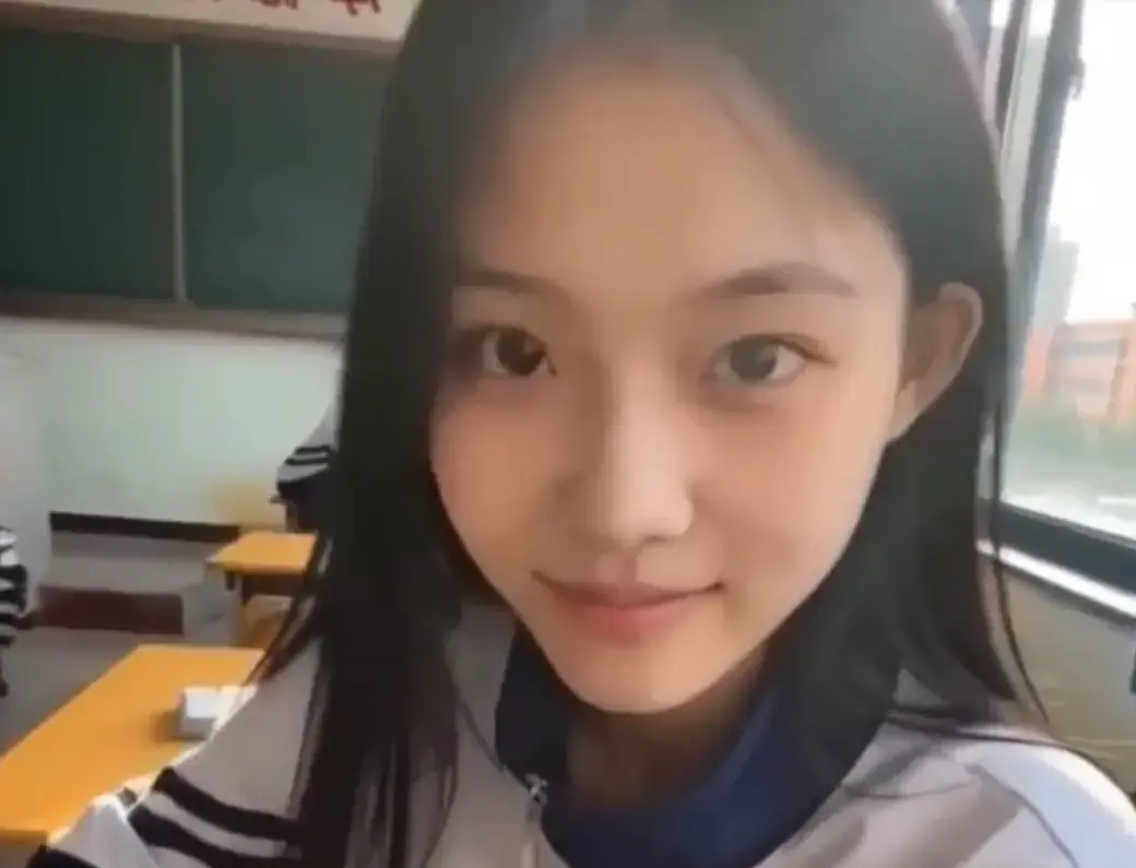 《我的十八岁女友》黄果AI短剧无删减版高清在线播放 - 4K蓝光画质高甜治愈追完想谈恋爱 - 星空影院独家热播my十八岁女友全集免费看